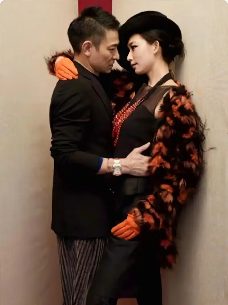 刘德华林志玲亲密合影罕见,带着用眼神交流内心就让人受不了了.