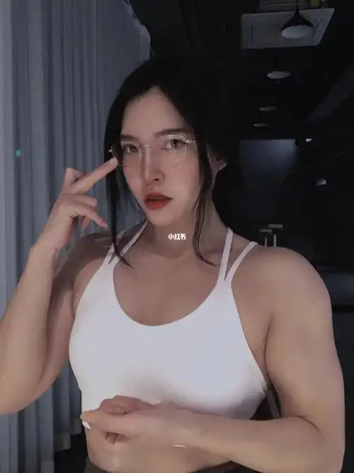 肌肉女生  #健身  #见人不如健身