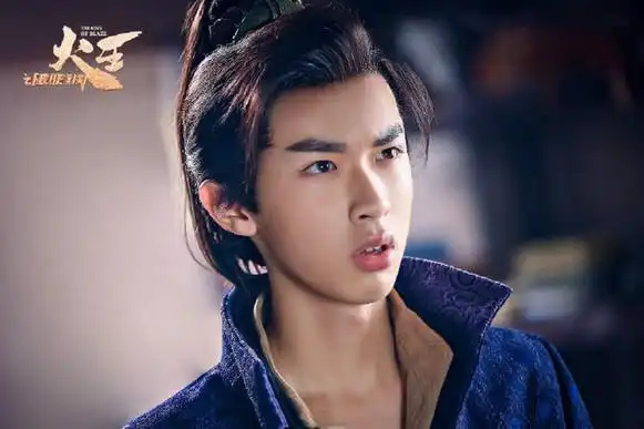 火王张逸杰赖雨蒙开启初见即初吻的甜蜜模式