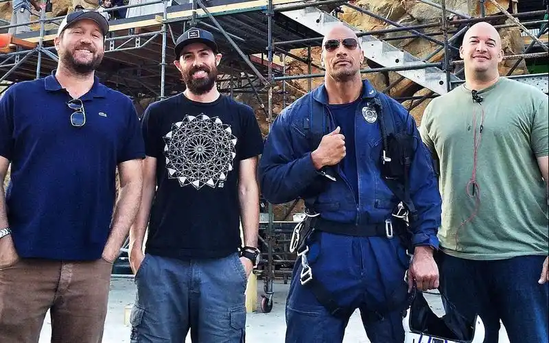 末日崩塌剧照图片电脑壁纸冷酷帅哥道恩强森卡拉古奇诺灾难片欧美电影