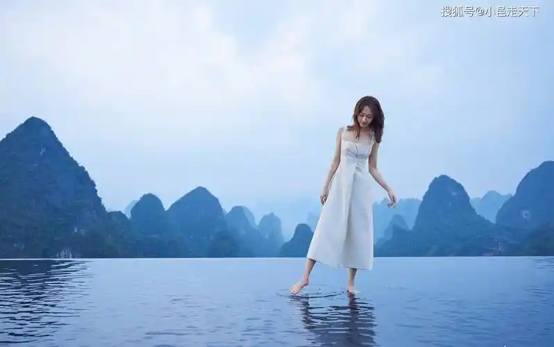 王鸥白色连衣裙性感写真