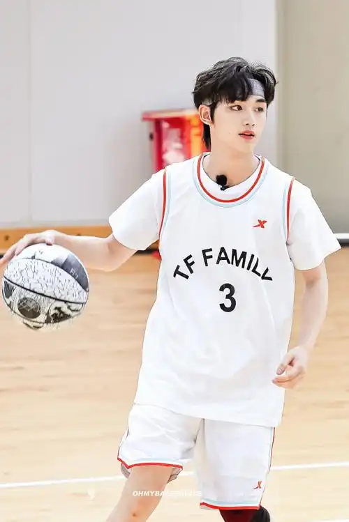 丁程鑫超话9499#丁程鑫夏季运动会饭拍#99942022tf家族夏日