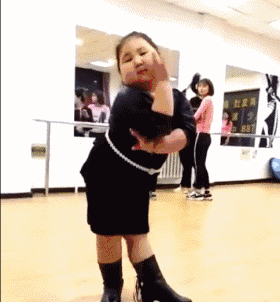 小胖子跳舞跳的很好看转圈gif动图_动态图_表情包下载_soogif