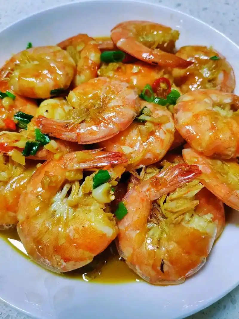 好吃到舔手指的蒜蓉大虾.