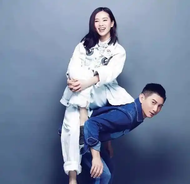 刘诗诗产子后吴奇隆首次现身,一个细节引网友盛赞:是个好男人!