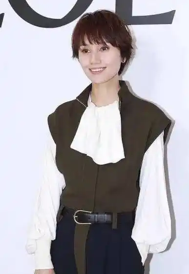 周润发对她一眼万年,影帝对她一见钟情,有人称她为东方赫本…_袁泉