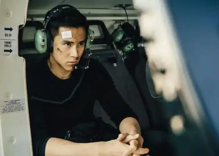 一夜"毁掉"彭于晏的李冰冰,将娱乐圈残酷真相,体现得淋漓尽致_座位