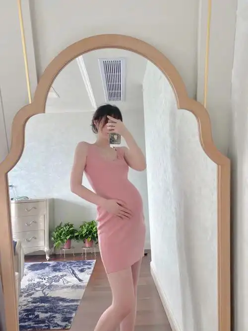 30w小孕妇紧身裙真的肚子越大越好看