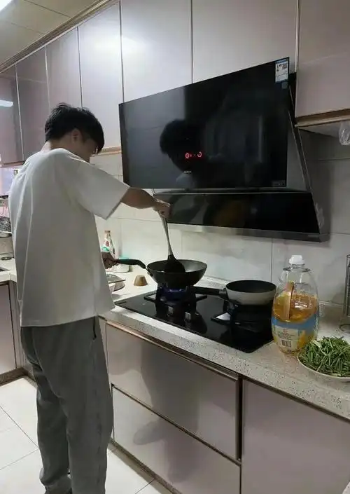 当代大学生美好假期的一天