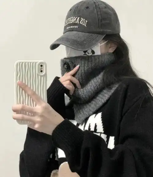 戴口罩戴帽子的女生头像