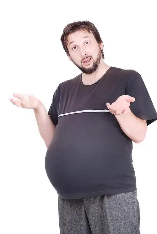 意外怀孕的男性,吃惊的人与大的肚子,孕妇或脂肪