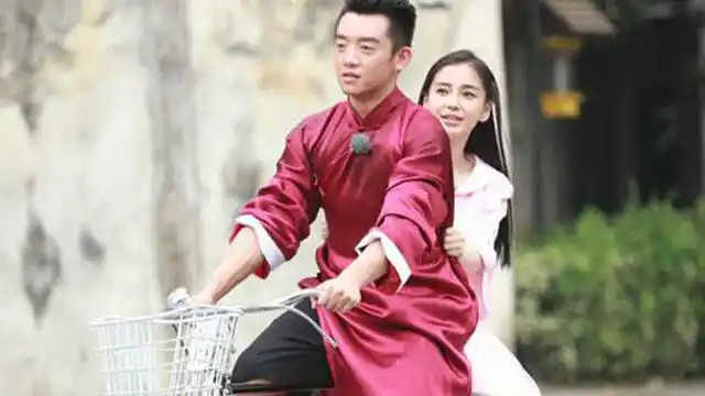 angelababy的鞋子竟然和郑恺一样大,惊不惊喜?