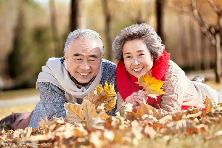 牛奶 散步,预防老痴--幸福老年养老网