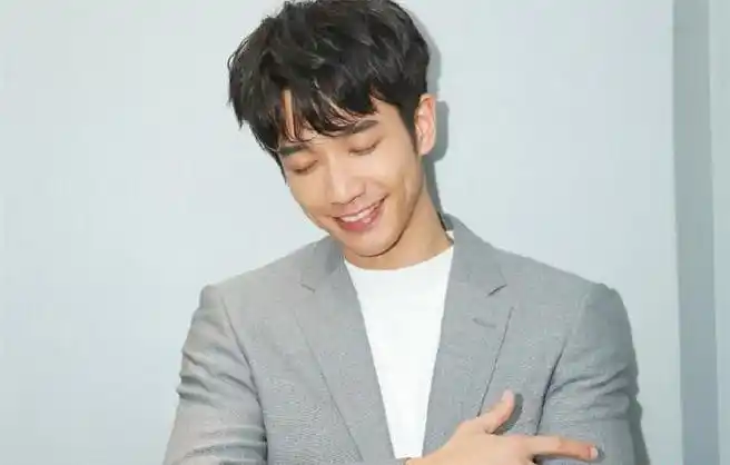 在之后,刘以豪与魏蔓合作《他看她的