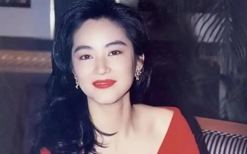 17岁爆红,40岁息影 ‖ 佛系才女林青霞