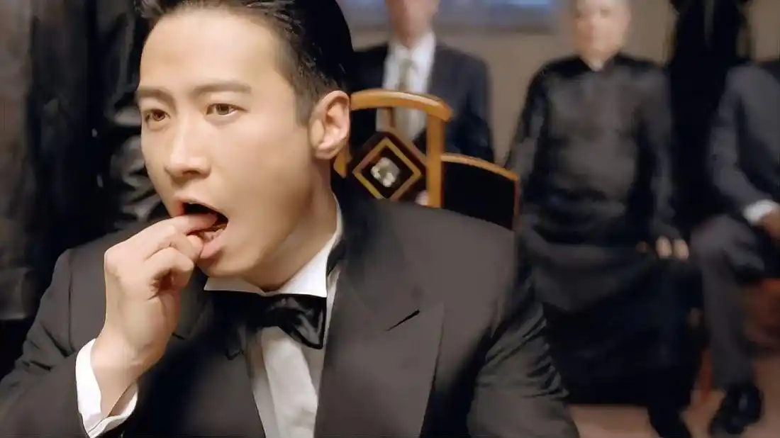 03:07  来源:好看视频-赌神3:黎明回头杀,赌神经典的大油头,太帅了!