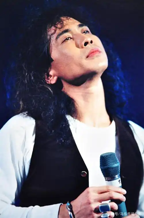 一组老照片:八九十年代的齐秦,一股乐坛旋风