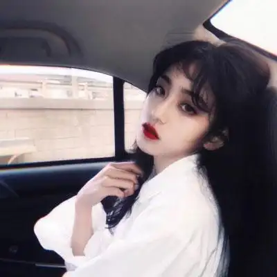 酷酷的女精致女生长发头像