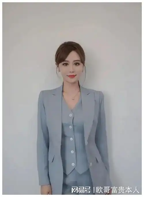 陈文婕原名陈漾懿,与王思聪的恋情曝光后不久,王思聪便进入下一段感情