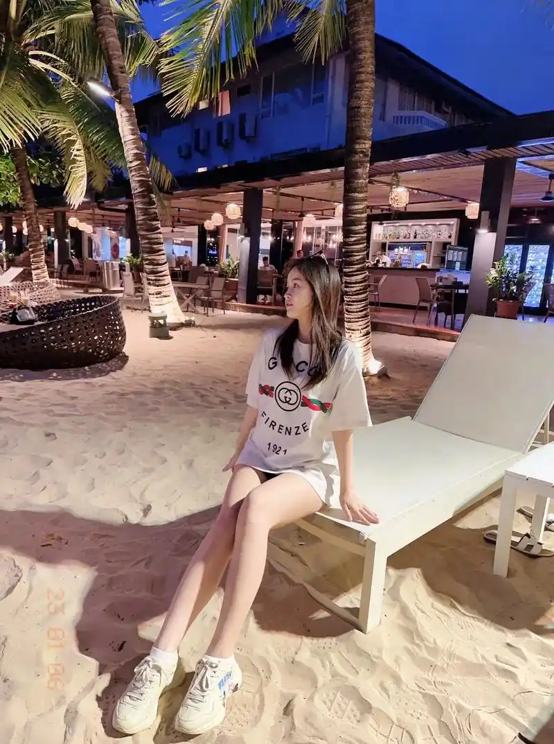 "逛街心情好,花钱抗衰老,打牌练头脑,购物体力好,跳舞心不老 - 抖音