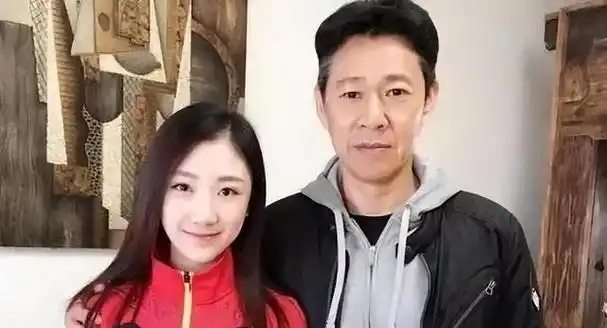 张丰毅:对继女视如己出,却对亲生儿子无情漠视,如今悔恨不已