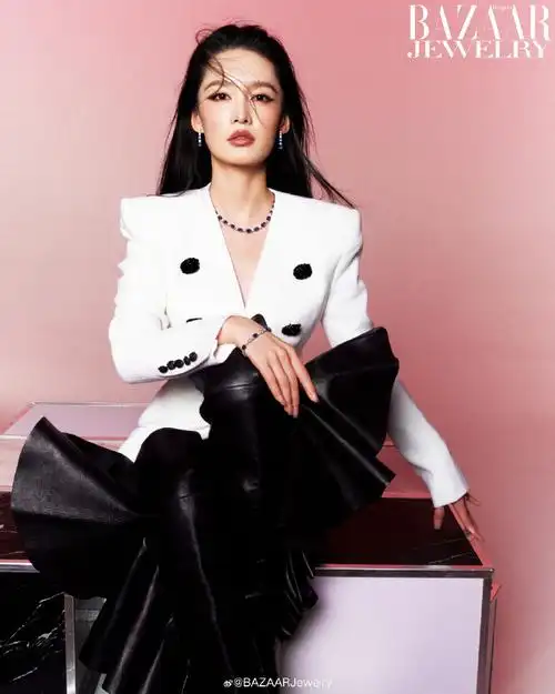 李沁芭莎珠宝六月刊封面##李沁超大钻石手表封面