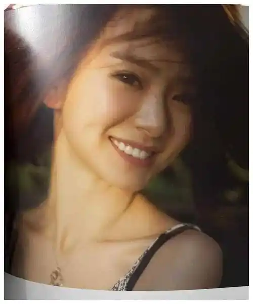 戚薇出道初期的海报惊艳无比,美得让人惊叹!_才华_梦想_成功