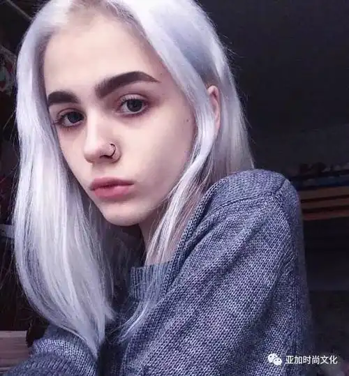自带仙气的银白色头发