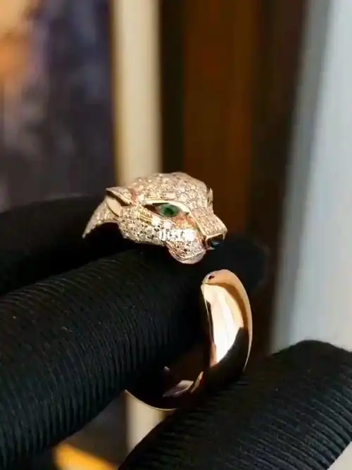 卡地亚宽版半满钻豹子戒指