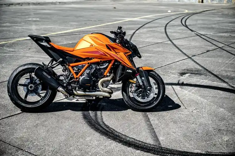 ktm旗舰级街车1390 super duke r,r evo特写_大排量摩托车_导购_摩信