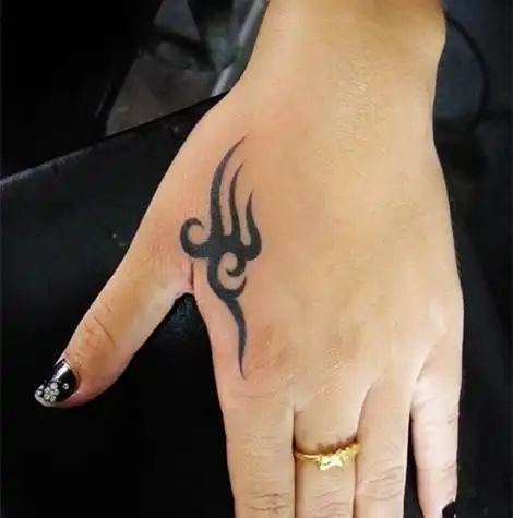 偏中性好看的虎口纹身图案手部纹身3