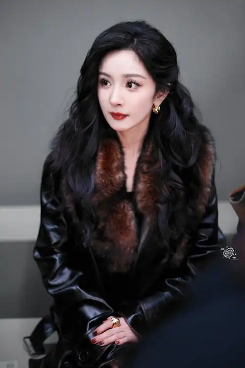 杨幂##杨幂总裁出街##杨幂工作室的审美