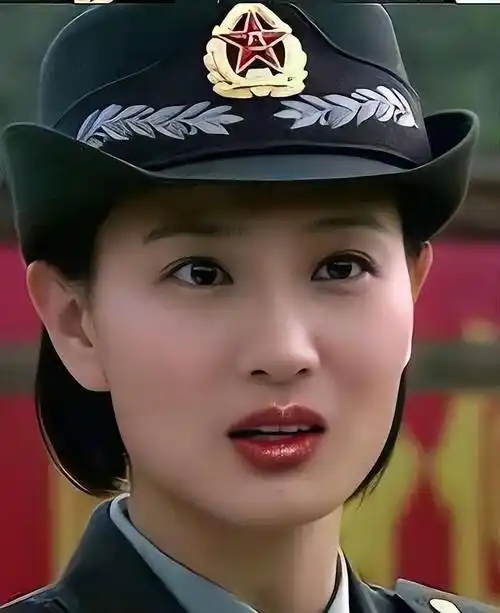 生死狙击线电视剧剧情_潇潇时代这10位军装美女个个吸睛千年,巅峰时刻