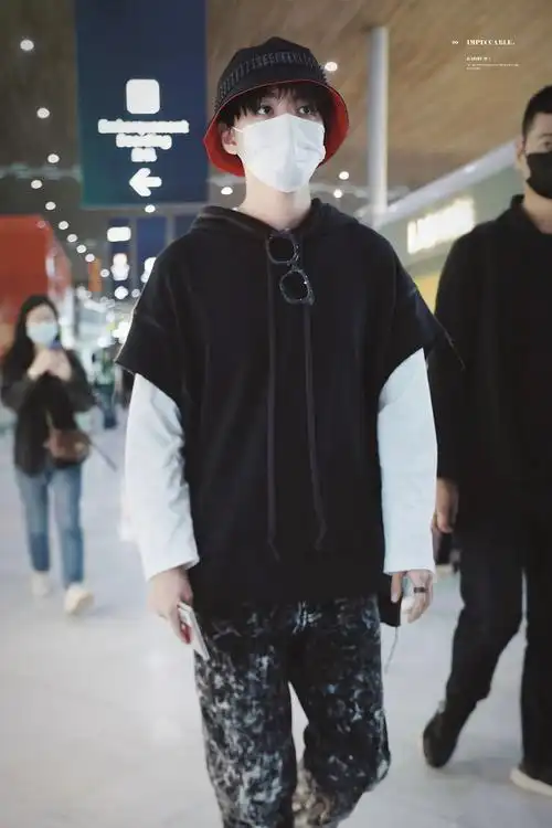 王俊凯 巴黎时装周