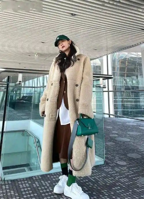 女明星微博氛围拉满,跨年穿搭存图ing!_红色_派对_毛衣