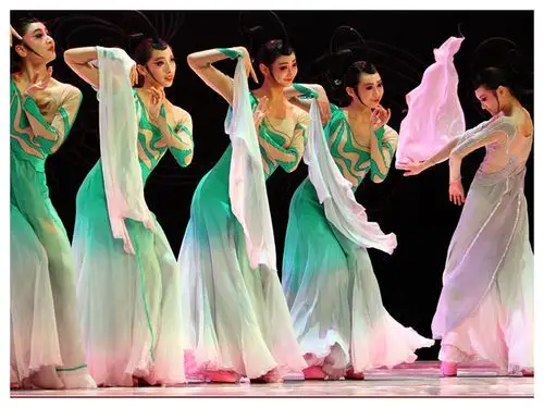 水袖舞蹈(周六广州珠江公园拍摄)(当前有2752人感兴趣)