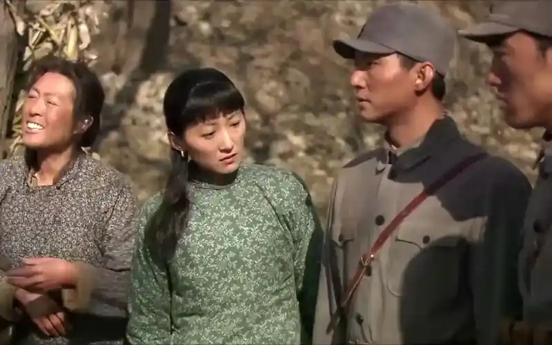 大地情深:八路营长和自己儿子长得一模一样,老太太一看就知道了