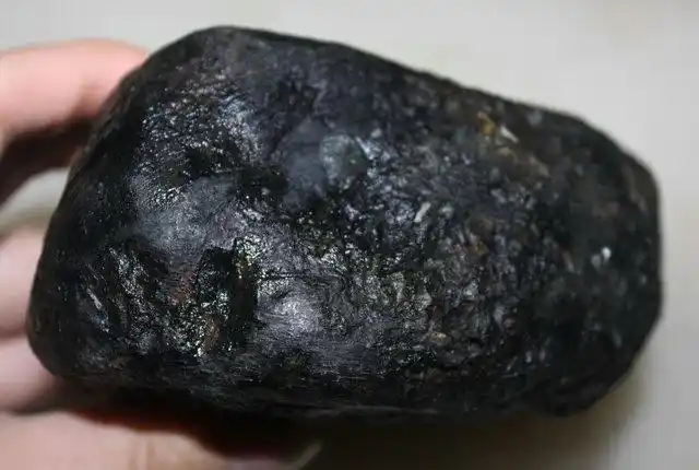 莫湾基翡翠赌石批发价格公道的翡翠赌石黑沙皮厂家供应