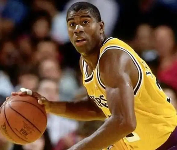 魔术师约翰逊有多强五冠的乔丹一定要得到六冠才敢说赢他