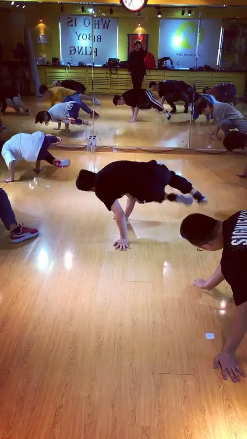 威少斯街舞日常课程!地板舞#breaking