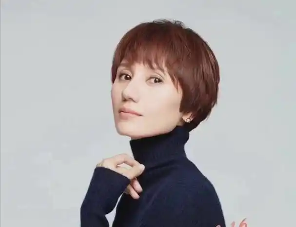 女人45岁后,别留这3款发型,会显得老气又缺乏魅力