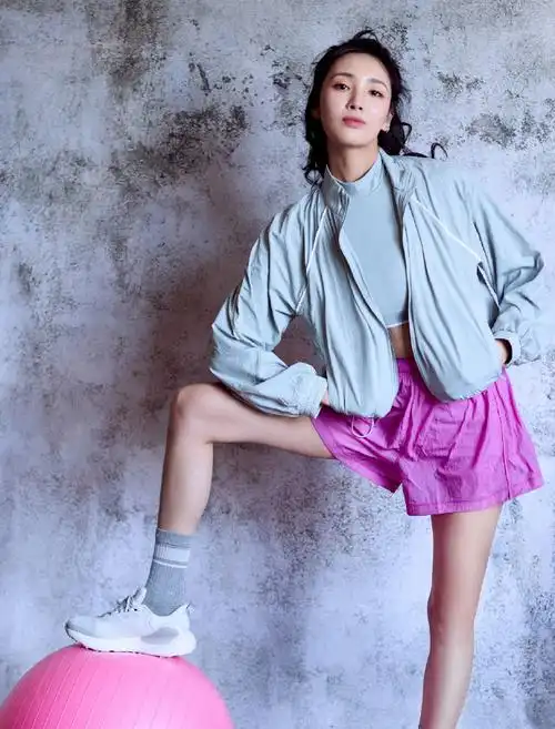 王紫璇美图上线:夏日缤纷,释放鲜活;乐趣联结,运动升温