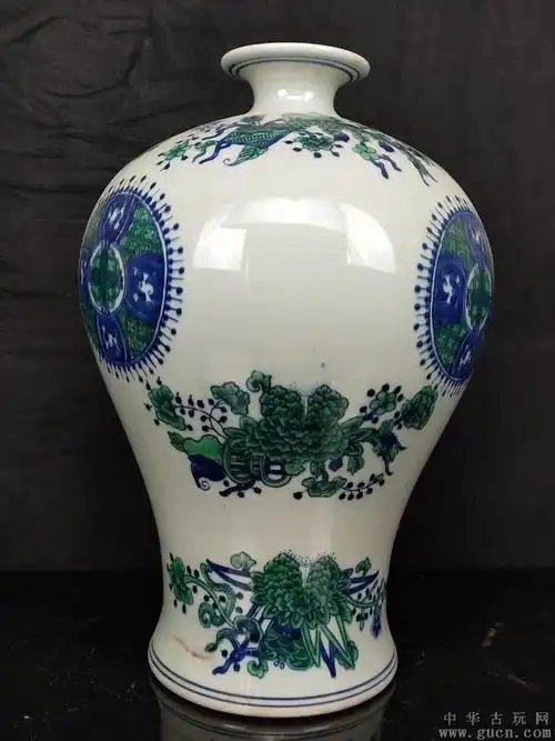 一善堂款手绘斗彩花卉梅瓶一对