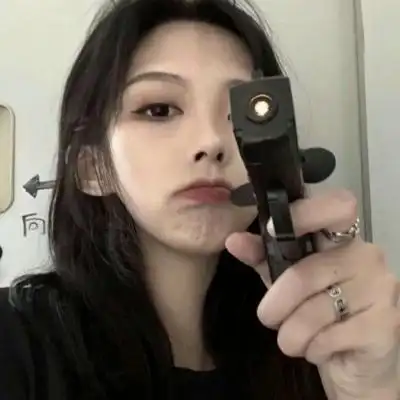 2020抖音超拽霸气女生头像精选 成年人的懦弱就是想家