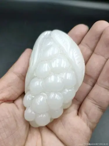 和田白玉葡萄手把件