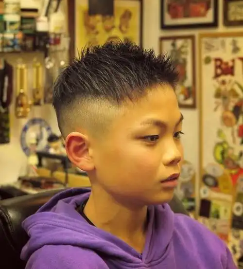小男孩发型怎么剪 酷帅风短发剪出时尚范_儿童发型 - 美发站