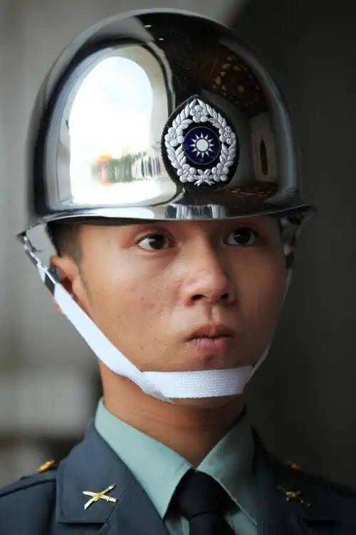 台湾军人 - 礼队换哨交接式