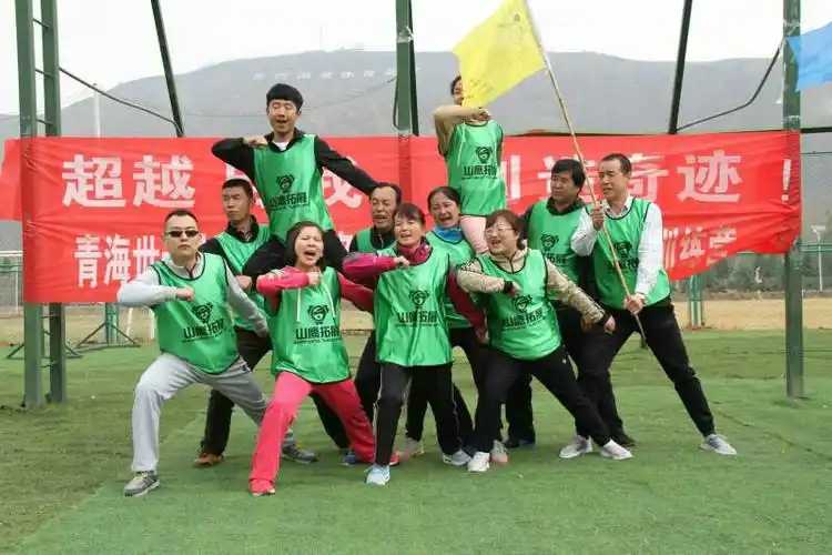 其它 打造精英团队 共赢安居未来 写美篇教练就队形事宜点评后进入下