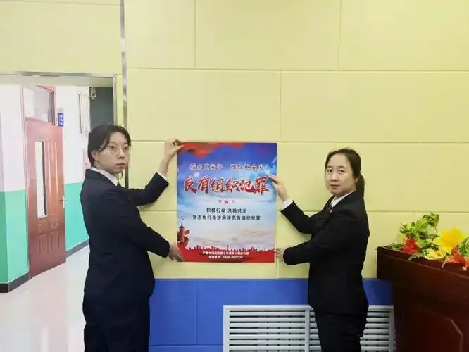 欺凌的表现形式","校园欺凌的危害"及"校园欺凌的防范与自护"等内容