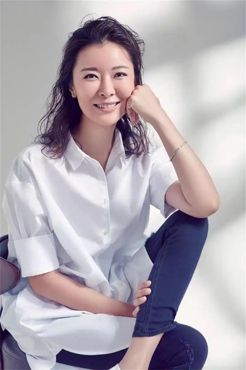 回顾演员柯蓝虽没结婚但不代表没伴侣女人一生不该只有婚姻